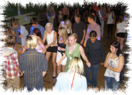 wedding dj dancing image