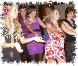 Langton Green mobile disco dancers image