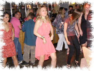 mobile disco lympne dancers image