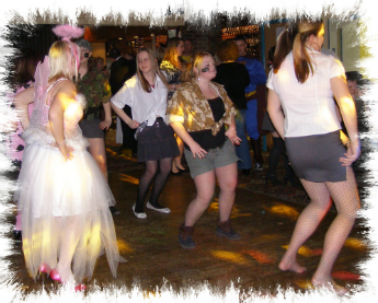 mobile disco frinsted party dancers