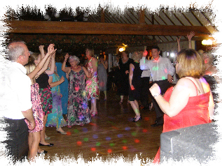 laddingford mobile disco dancers
