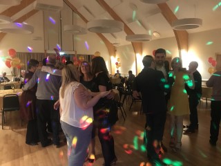 mobile disco heren party dancers