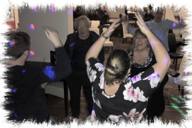 mobile disco leysdown dancers